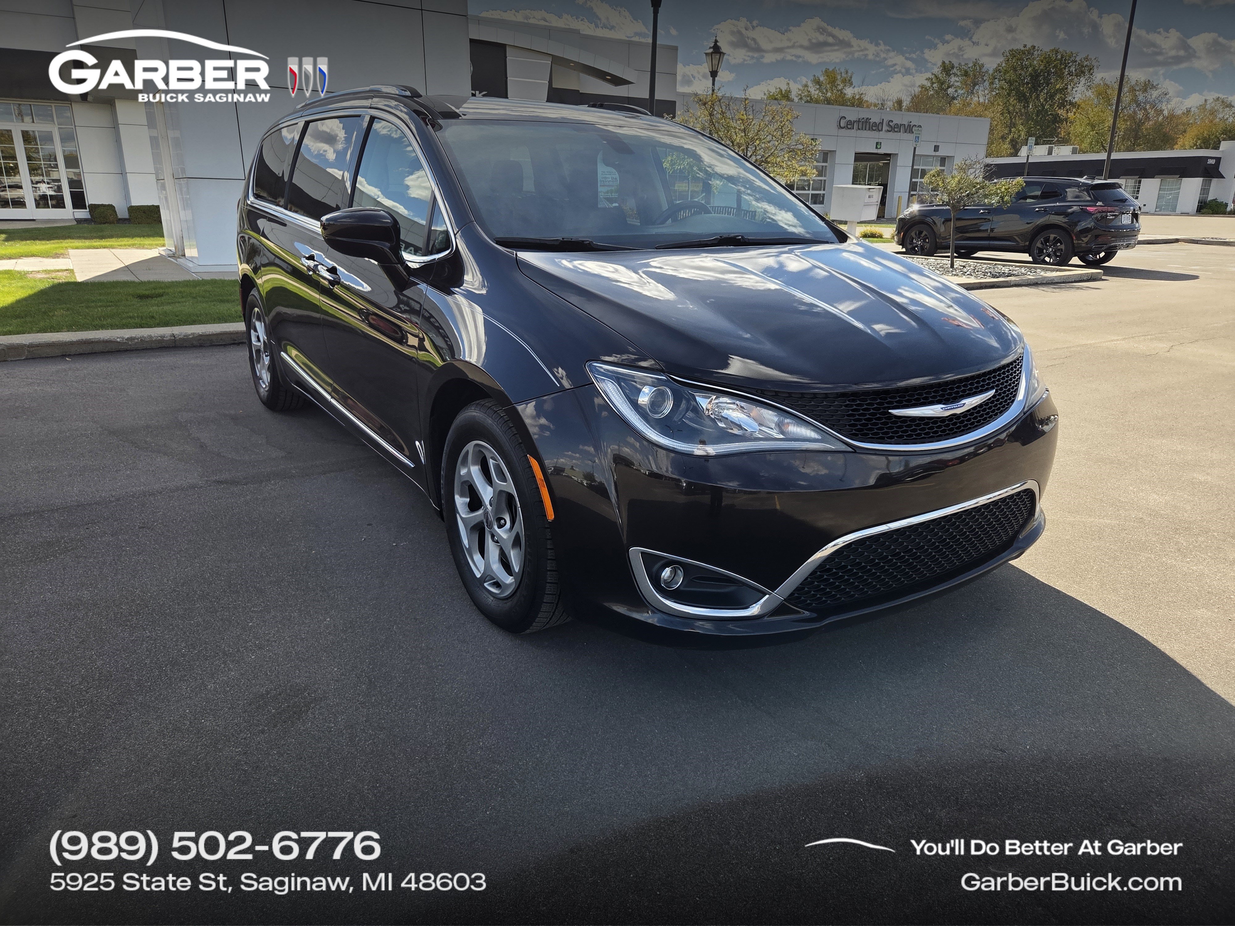 Used 2018 Chrysler Pacifica Touring-L FWD image 1