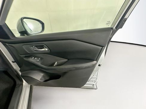 Used 2024 Nissan Rogue SV FWD image 31