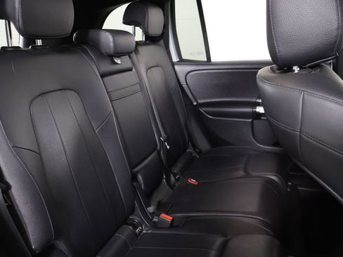 Used 2021 Mercedes-Benz GLB 250 4MATIC w/ Premium Package image 33