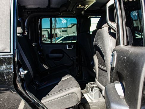 Used 2022 Jeep Gladiator Sport image 16