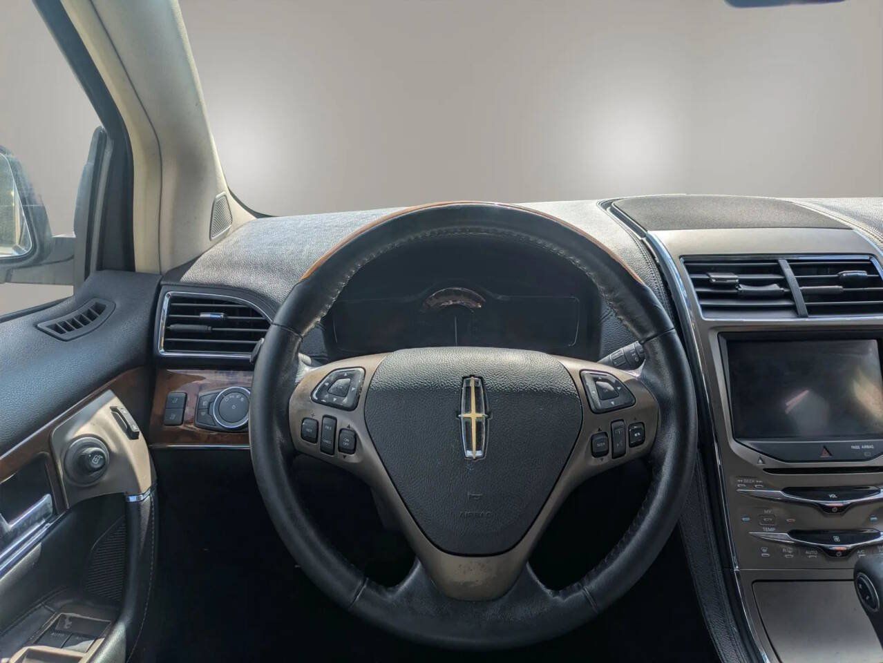 Used 2011 Lincoln MKX 2WD w/ Wood Pkg image 23