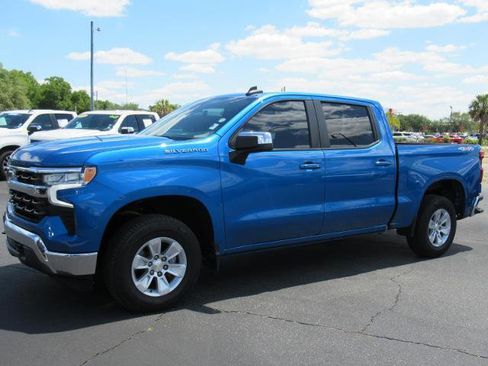 Used 2022 Chevrolet Silverado 1500 LT AWD/4WD image 1