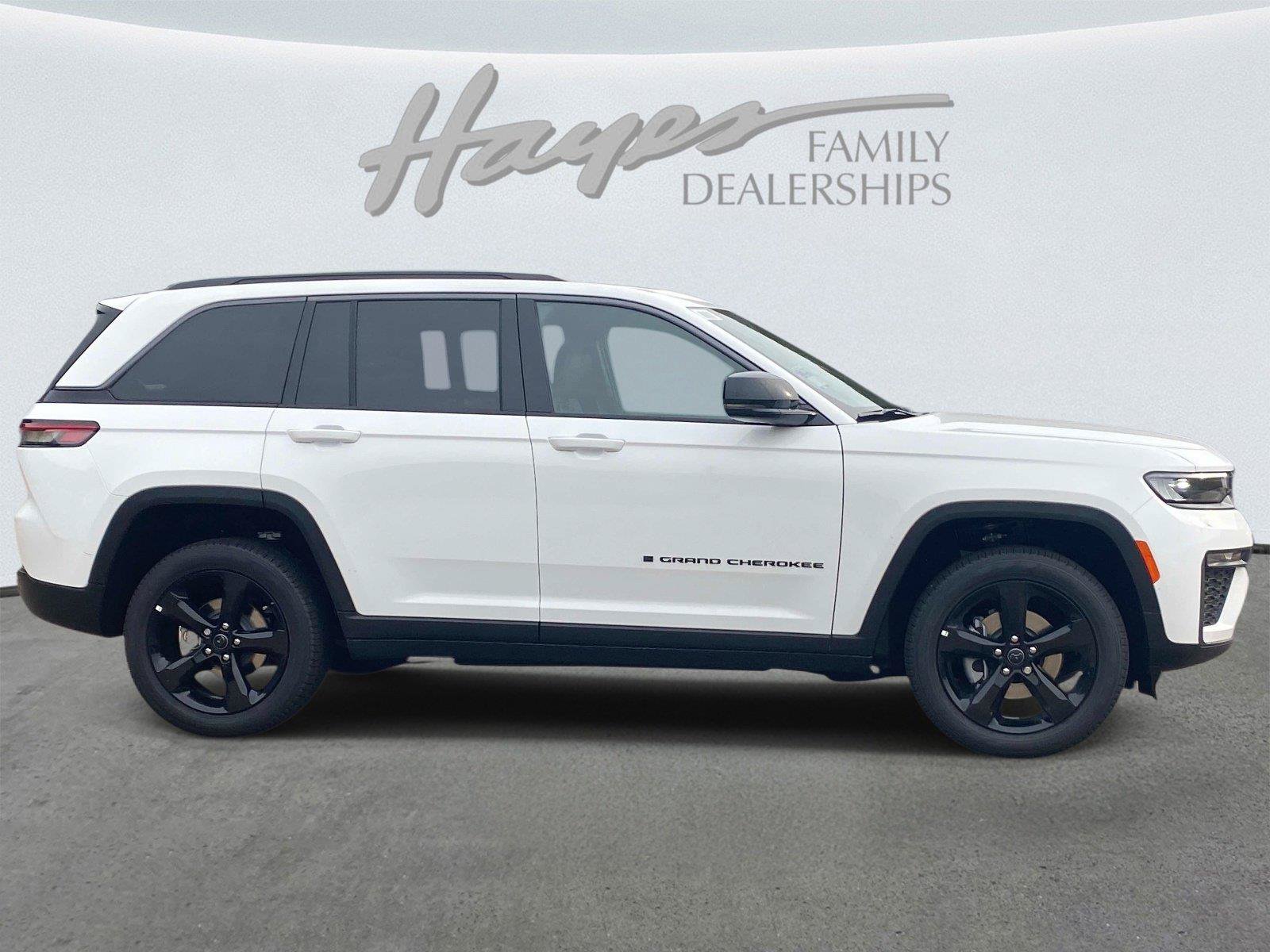 New 2027 Jeep Grand Cherokee Limited AWD/4WD image 3