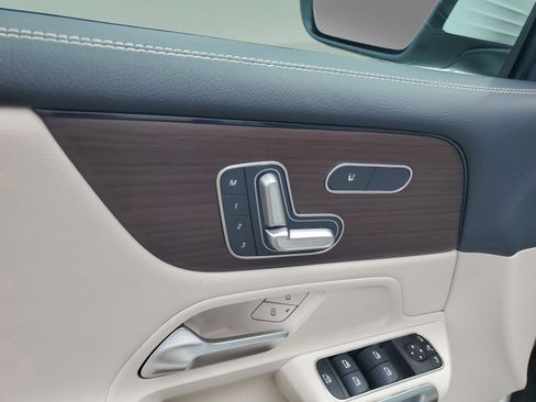 Used 2026 Mercedes-Benz GLB 250 image 18