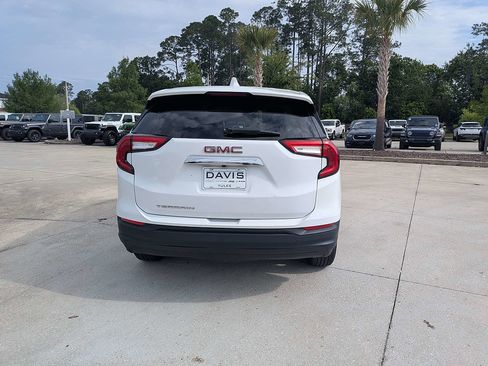 Used 2024 GMC Terrain SLE FWD image 4