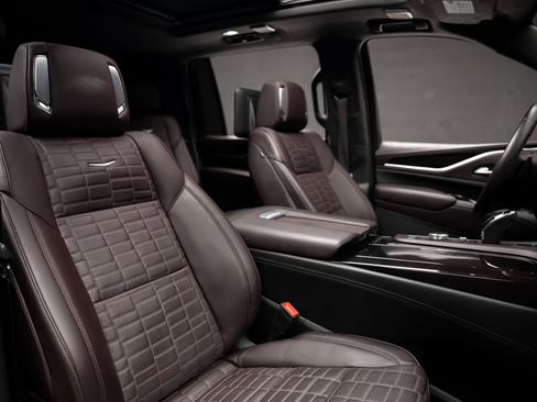 Used 2023 Cadillac Escalade ESV Sport Platinum w/ Heavy-Duty Trailer Package image 65