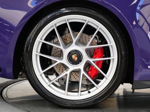 Used 2018 Porsche 911 Targa 4 GTS image 39