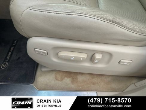 Used 2013 Lexus LX 570 4WD w/ Luxury Pkg image 18
