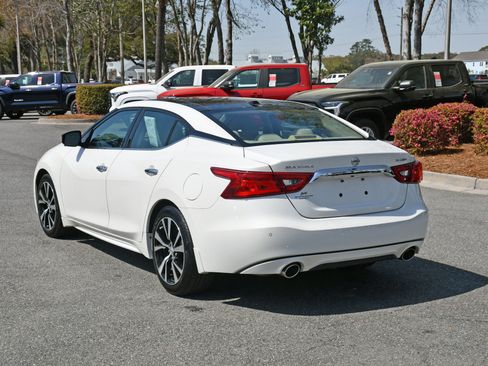 Used 2018 Nissan Maxima Platinum image 3
