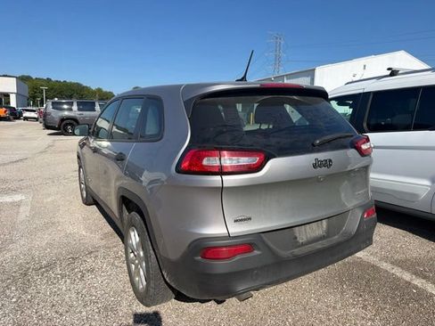 Used 2014 Jeep Cherokee Sport FWD image 4