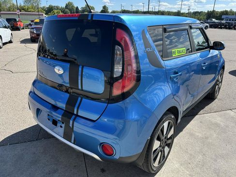 Used 2017 Kia Soul + w/ Designer's Package FWD image 5