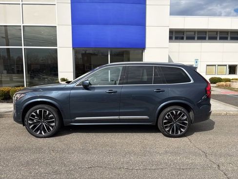 Used 2025 Volvo XC90 B6 Plus image 2