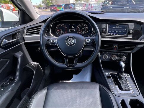 Used 2021 Volkswagen Jetta SE FWD image 5