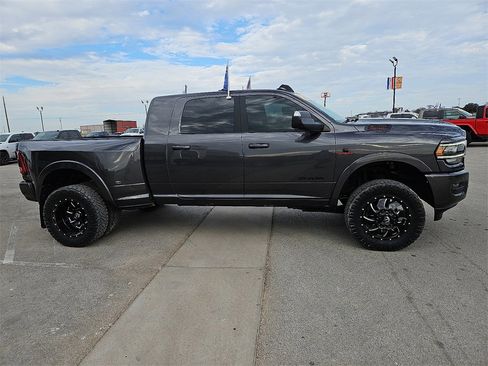 Used 2022 RAM 3500 Laramie w/ Night Edition image 9