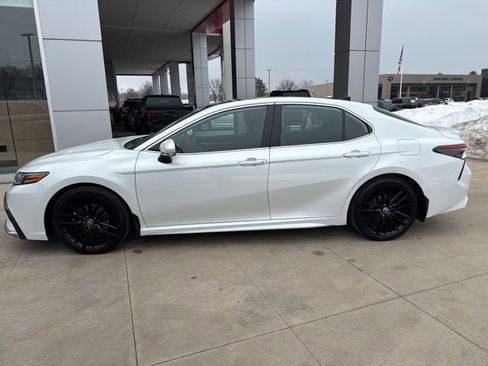 Used 2022 Toyota Camry XSE image 4