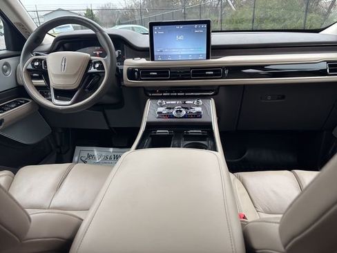 Certified 2023 Lincoln Aviator Reserve w/ Equipment Group 201A image 9