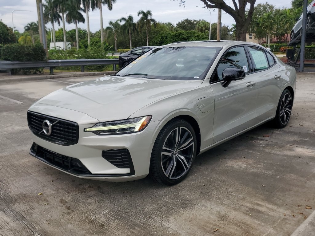 Used 2021 Volvo S60 T8 R-Design w/ Climate Package AWD/4WD image 3