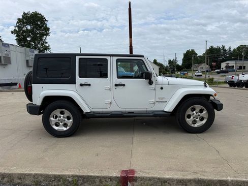 Used 2013 Jeep Wrangler Unlimited Sahara w/ Connectivity Group AWD/4WD image 5