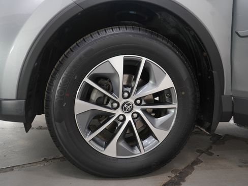 Used 2018 Toyota RAV4 XLE w/ Convenience Package image 30