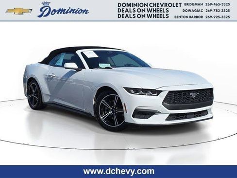 Used 2024 Ford Mustang Convertible image 1