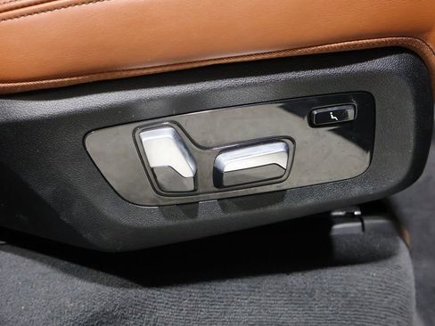 Used 2021 BMW X7 M50i image 29