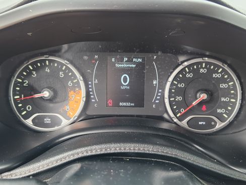 Used 2018 Jeep Renegade Latitude AWD/4WD image 11