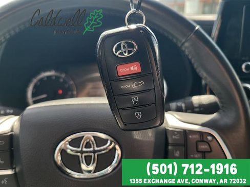 Used 2024 Toyota Highlander LE image 30