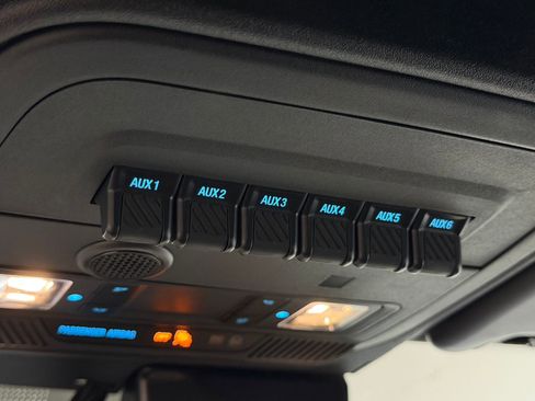 Used 2024 Ford Bronco Wildtrak AWD/4WD image 35