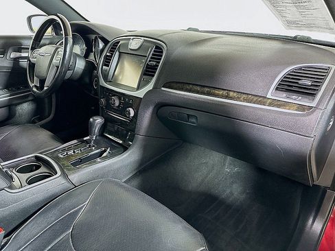 Used 2014 Chrysler 300 C image 27