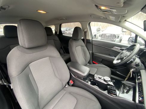 Used 2023 Kia Sportage LX image 30