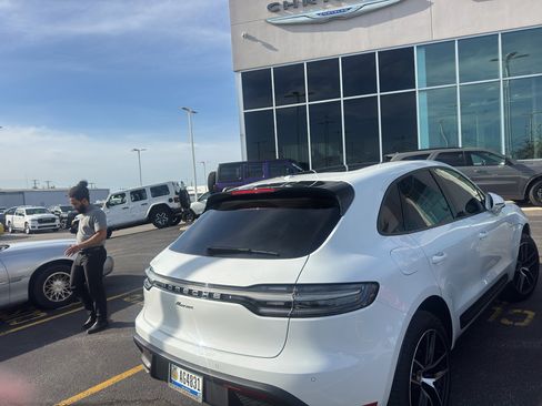 Used 2026 Porsche Macan image 4