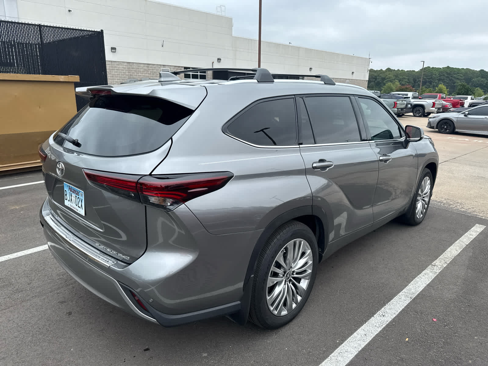 Used 2026 Toyota Highlander Platinum AWD/4WD image 2