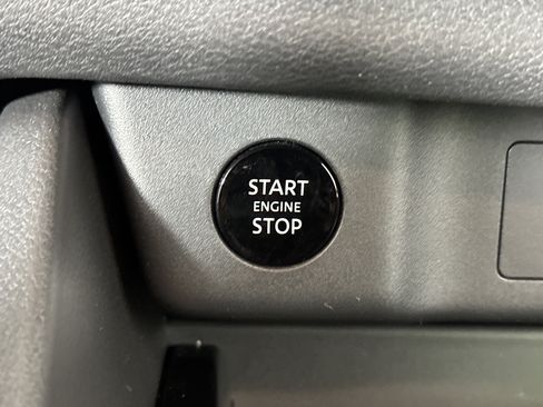 Certified 2025 Nissan Rogue SV image 25