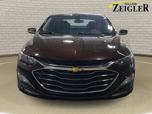Used 2020 Chevrolet Malibu LT image 2