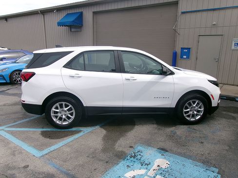Used 2024 Chevrolet Equinox LS w/ Driver Confidence II Package image 6