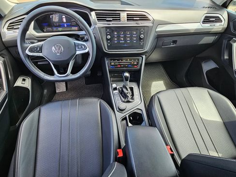 Used 2024 Volkswagen Tiguan SE w/ Panoramic Sunroof Package AWD/4WD image 22