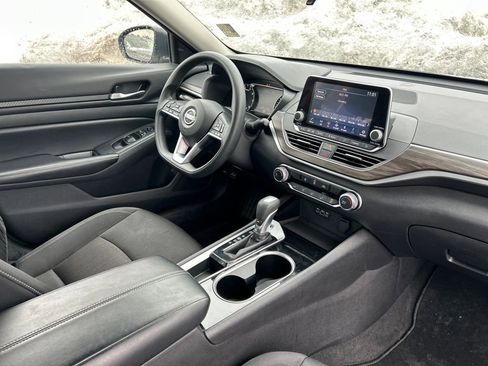 Used 2024 Nissan Altima 2.5 SV image 31