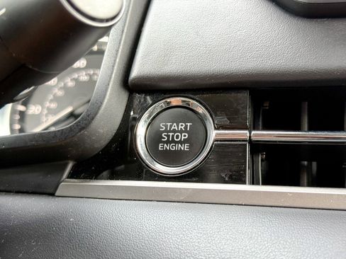 Used 2024 Mitsubishi Outlander AWD image 26