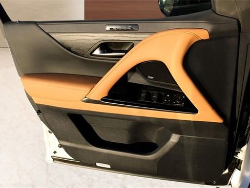 Used 2025 Lexus LX 700h Luxury image 11