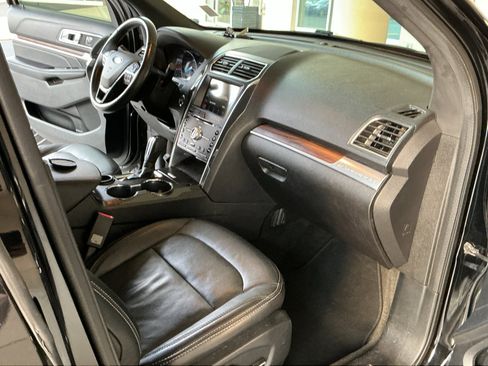 Used 2018 Ford Explorer Limited image 17