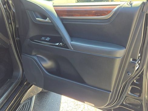 Used 2017 Lexus LX 570 4WD image 10