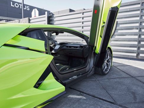 Used 2025 Lamborghini Revuelto AWD/4WD image 33