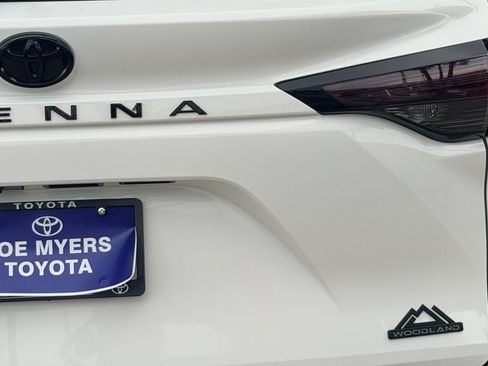 New 2026 Toyota Sienna XLE Woodland Edition AWD/4WD image 10