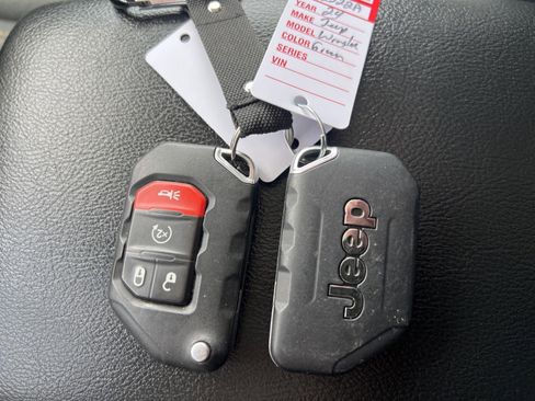 Used 2024 Jeep Wrangler Unlimited Sport AWD/4WD image 10
