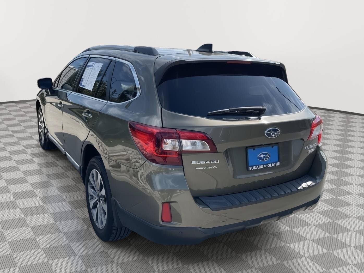 Used 2017 Subaru Outback 3.6R Touring AWD/4WD image 13