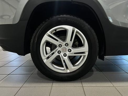 Used 2018 GMC Terrain SLE w/ Driver Convenience Package FWD image 9