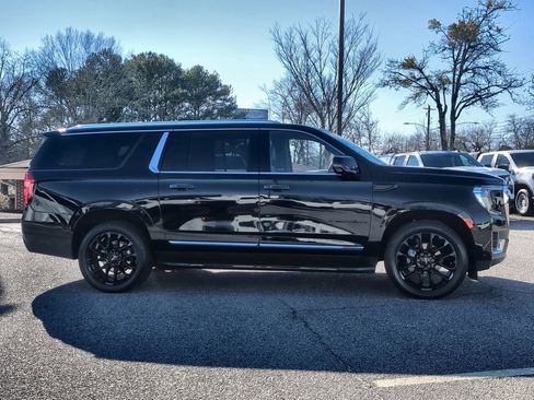 Used 2023 GMC Yukon XL SLT w/ SLT Premium Package image 9
