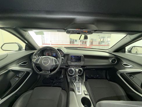 Used 2020 Chevrolet Camaro LT image 23