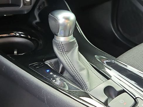 Used 2019 Toyota C-HR XLE image 36