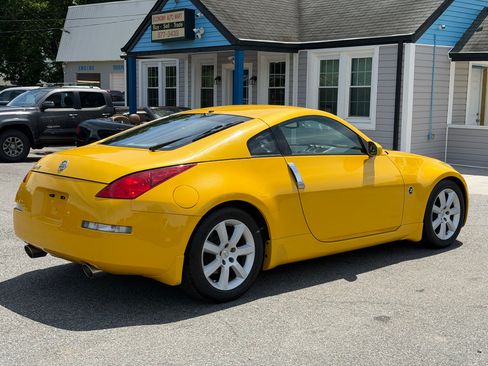 Used 2005 Nissan 350Z Touring RWD image 5